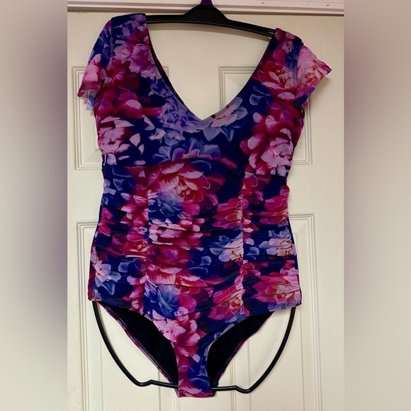 Torrid wire-free swimsuit size 2 - Picture 7 of 7
